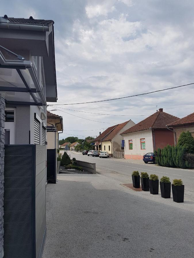 سفيتي مارتن نا موري Apartments Bogdan المظهر الخارجي الصورة
